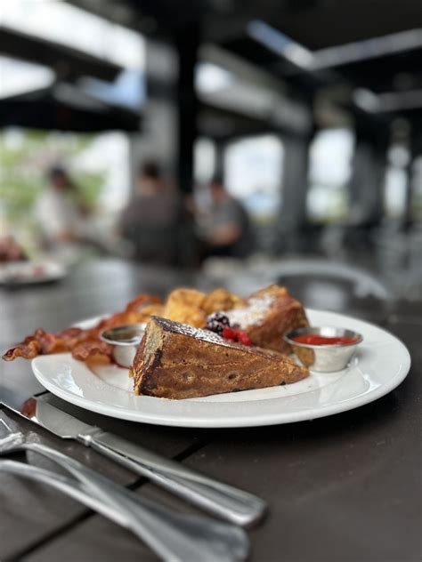 dau restaurants|Cliff Dining Pub.
